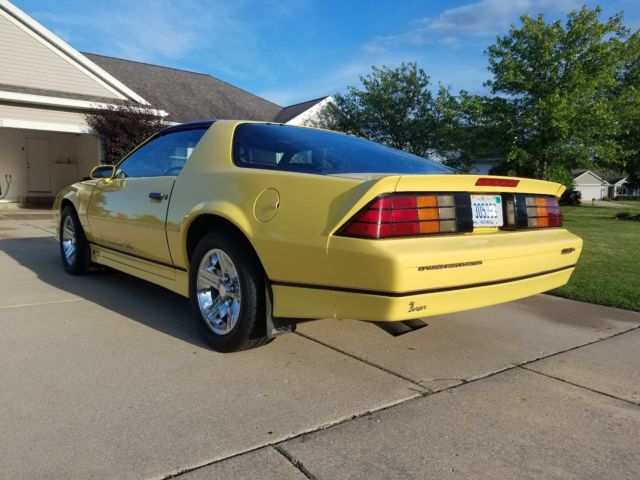 1987 Yellow Chevrolet Camaro