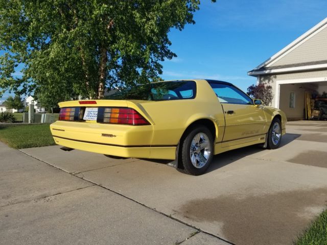 1987 Yellow Chevrolet Camaro