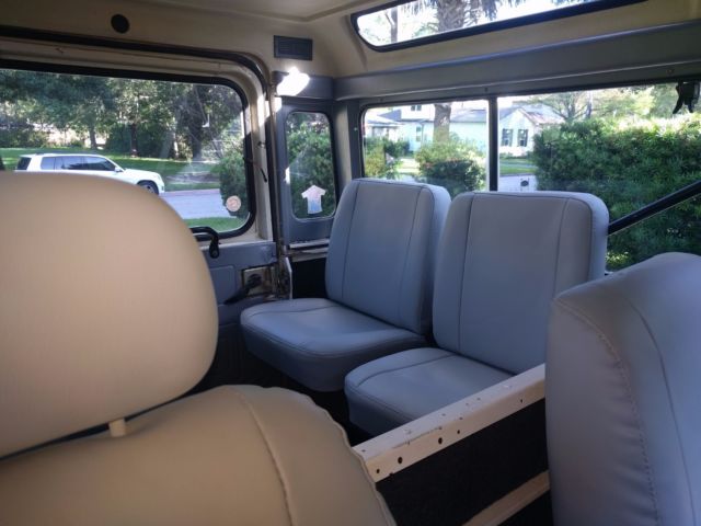 1987 White Land Rover Defender SUV