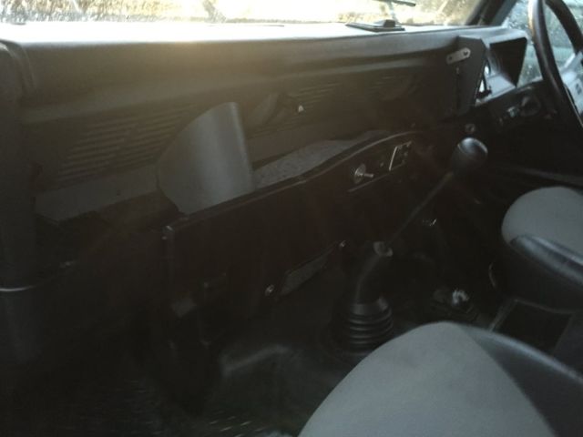 1987 white Land Rover Defender