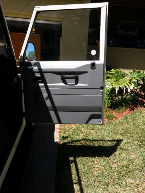 1987 White Land Rover Defender SUV