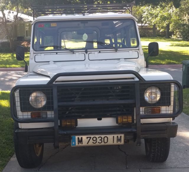 1987 White Land Rover Defender SUV