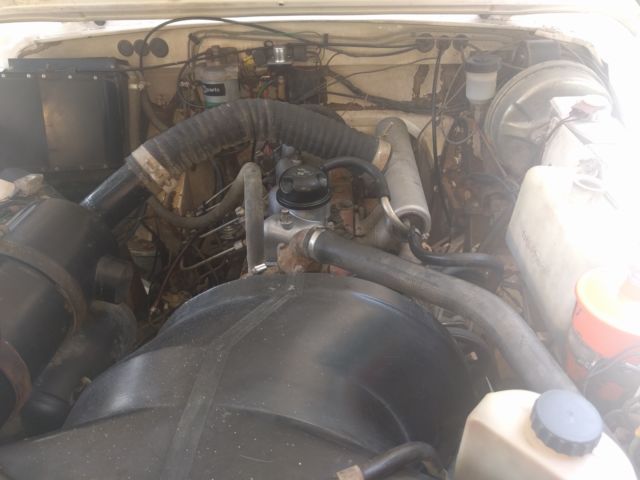 1987 White Land Rover Defender SUV