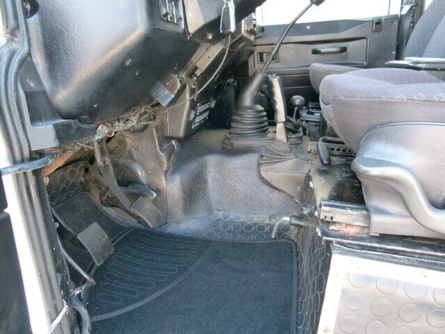 1987 White Land Rover Defender SUV