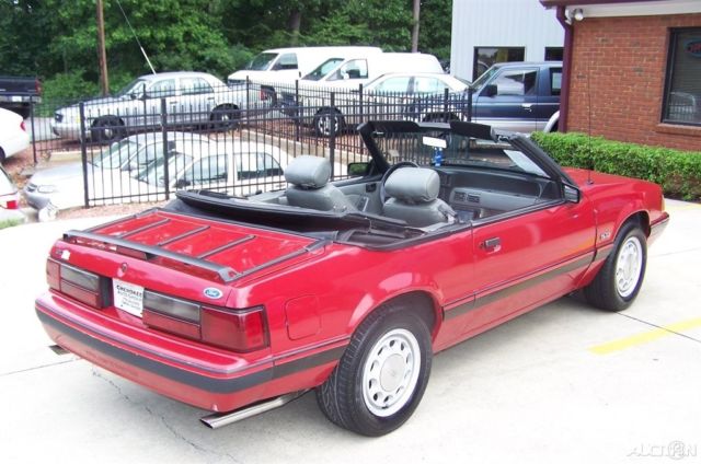 1987 Red Ford Mustang
