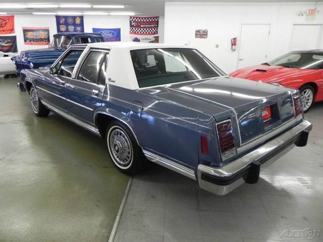 1987 Blue Ford Crown Victoria Sedan