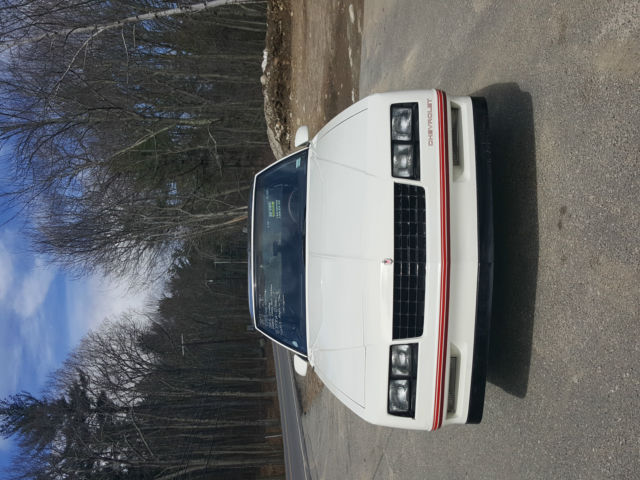 1987 WHITE Chevrolet Monte Carlo