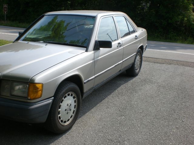 1987 Gold Mercedes-Benz 190-Series Sedan