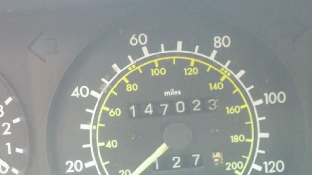 1987 Gold Mercedes-Benz 190-Series Sedan