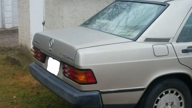 1987 Gold Mercedes-Benz 190-Series Sedan