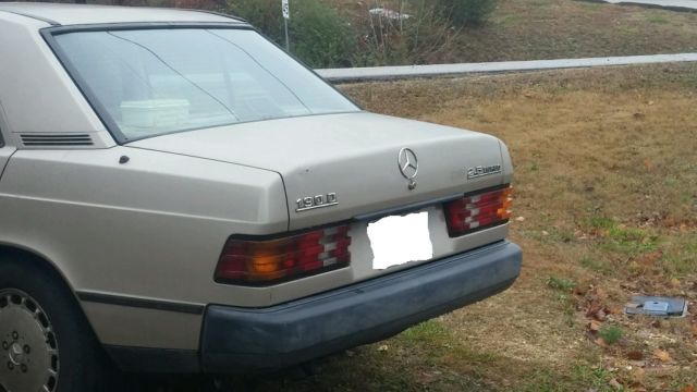 1987 Gold Mercedes-Benz 190-Series Sedan