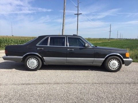 1987 BLACK Mercedes-Benz 300-Series Sedan