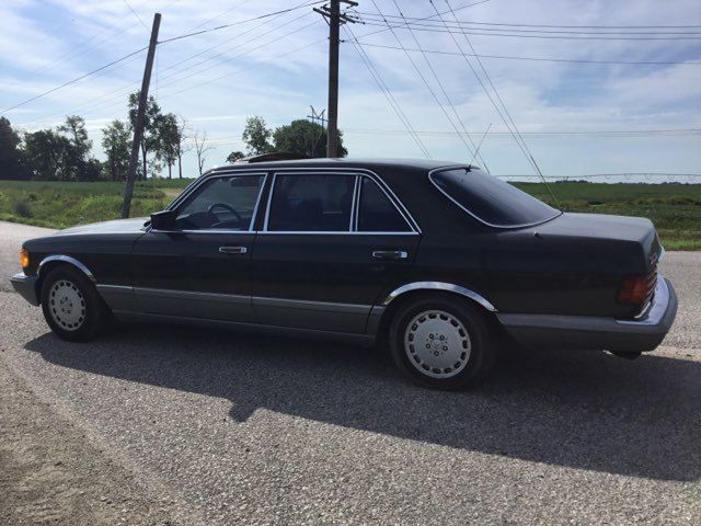 1987 BLACK Mercedes-Benz 300-Series Sedan