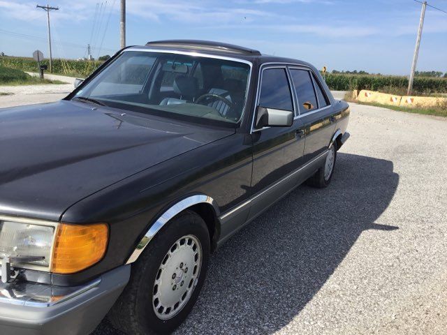 1987 BLACK Mercedes-Benz 300-Series Sedan
