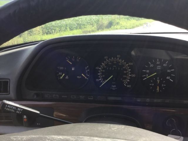 1987 BLACK Mercedes-Benz 300-Series Sedan