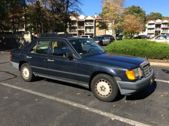 1987 Blue Mercedes-Benz 300-Series Sedan