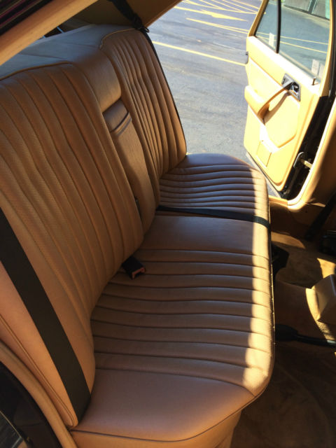 1987 Blue Mercedes-Benz 300-Series Sedan