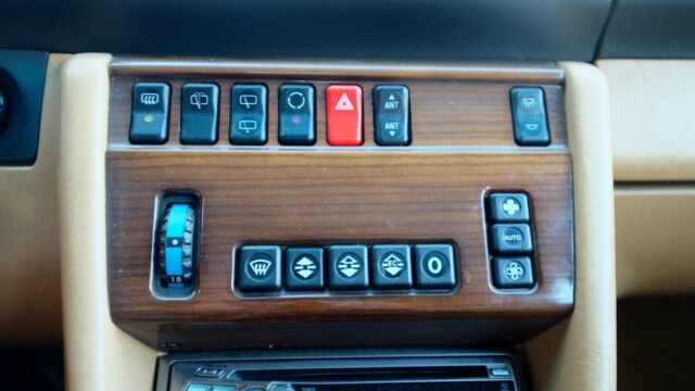 1987 White Mercedes-Benz 300-Series Wagon