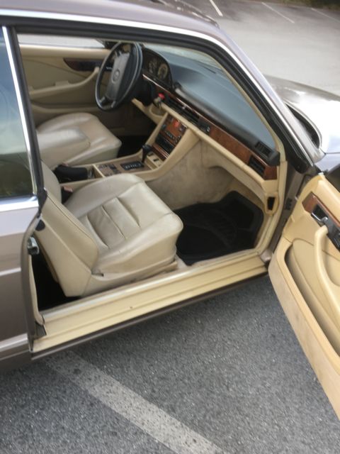 1987 Brown Mercedes-Benz 500-Series Coupe