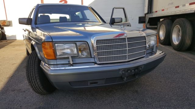1987 Blue Mercedes-Benz 500-Series Sedan