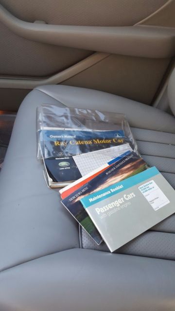 1987 Blue Mercedes-Benz 500-Series Sedan