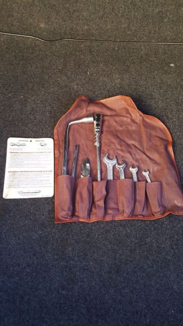 1987 Blue Mercedes-Benz 500-Series Sedan