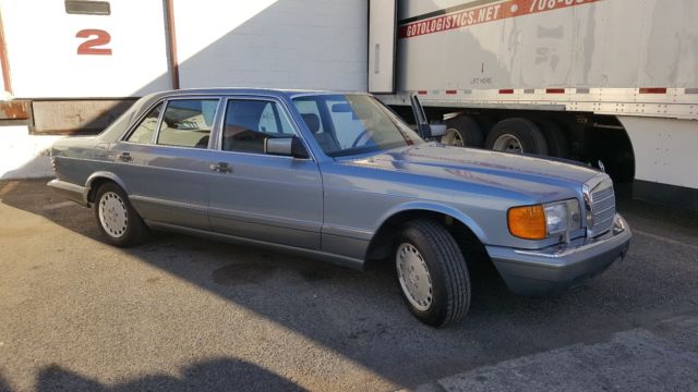 1987 Blue Mercedes-Benz 500-Series Sedan
