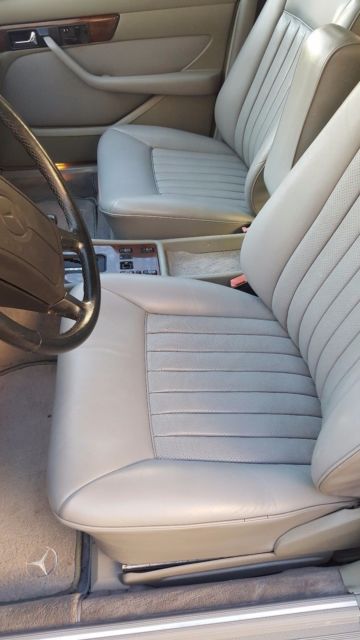 1987 Blue Mercedes-Benz 500-Series Sedan