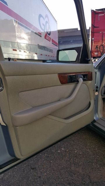 1987 Blue Mercedes-Benz 500-Series Sedan