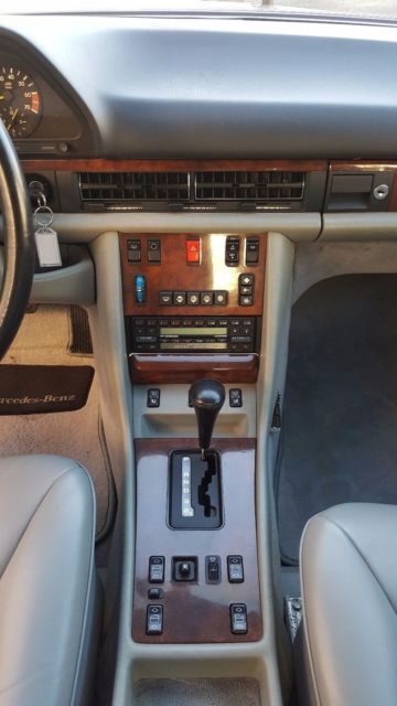 1987 Blue Mercedes-Benz 500-Series Sedan