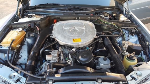 1987 Blue Mercedes-Benz 500-Series Sedan