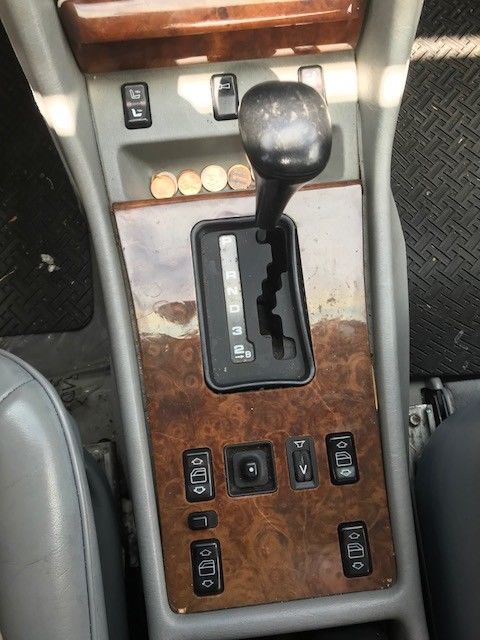 1987 White Mercedes-Benz 500-Series Sedan