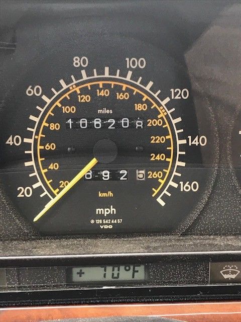 1987 White Mercedes-Benz 500-Series Sedan