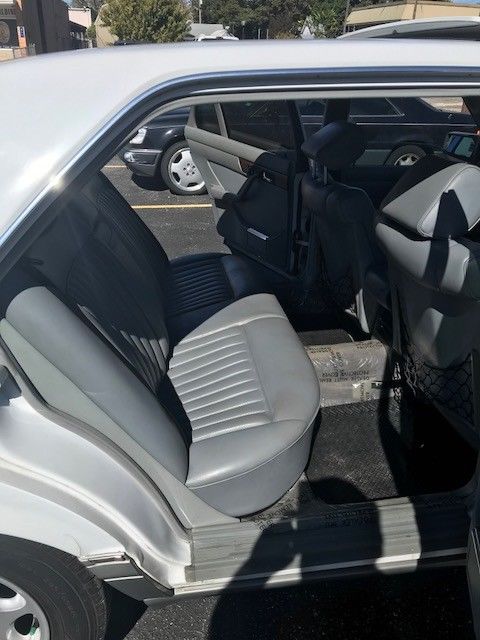 1987 White Mercedes-Benz 500-Series Sedan