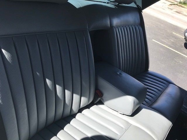 1987 White Mercedes-Benz 500-Series Sedan