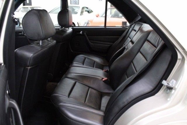 1987 Silver Mercedes-Benz 190 --