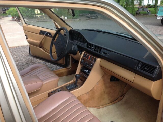 1987 Gold Mercedes-Benz 300-Series 4Door Sedan