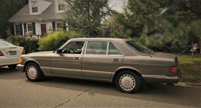 1987 silver brown Mercedes-Benz 300-Series Sedan