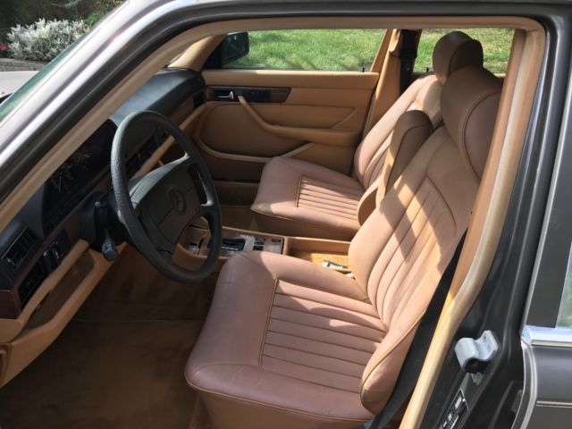 1987 silver brown Mercedes-Benz 300-Series Sedan
