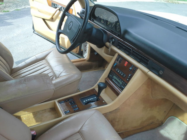 1987 White Mercedes-Benz 400-Series 4-Door