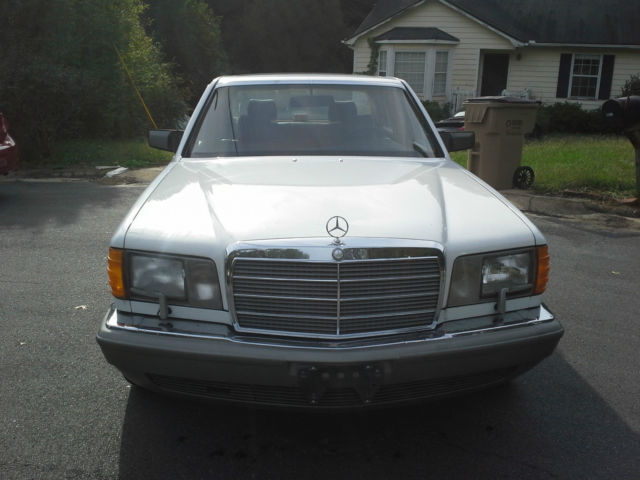 1987 White Mercedes-Benz 400-Series 4-Door