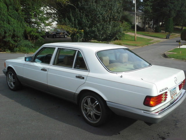 1987 White Mercedes-Benz 400-Series 4-Door