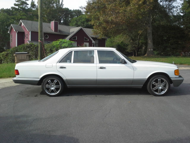 1987 White Mercedes-Benz 400-Series 4-Door