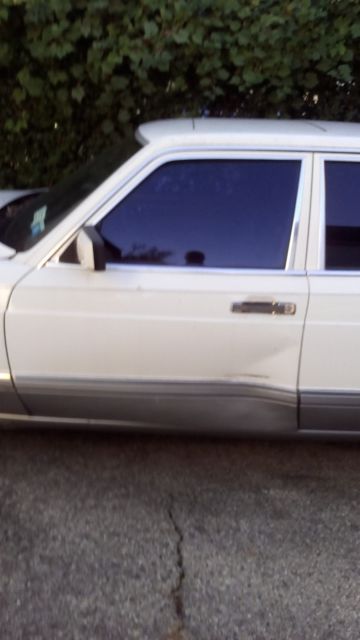 1987 White Mercedes-Benz 400-Series Sedan