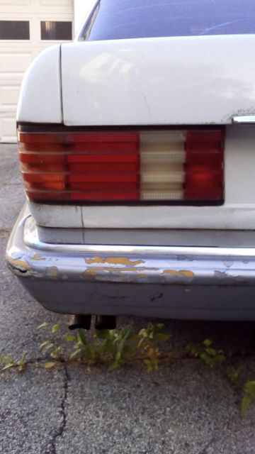 1987 White Mercedes-Benz 400-Series Sedan