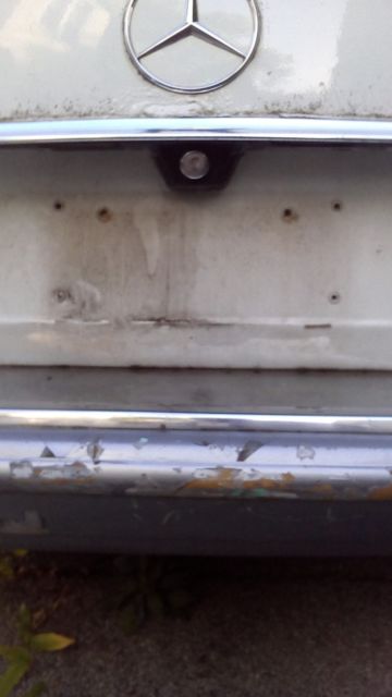 1987 White Mercedes-Benz 400-Series Sedan