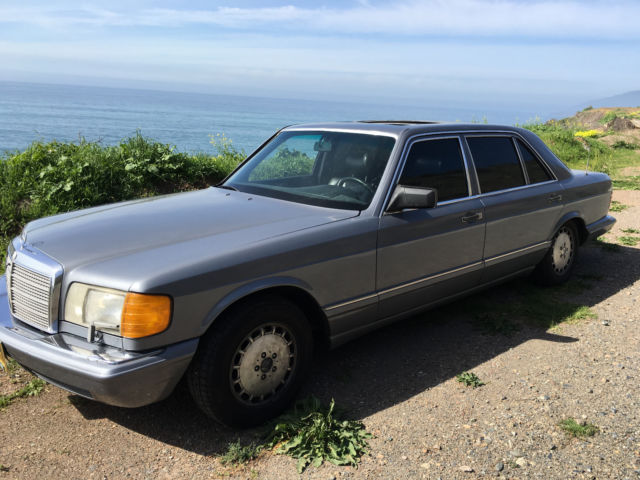 1987 Gold Mercedes-Benz 500-Series Sedan
