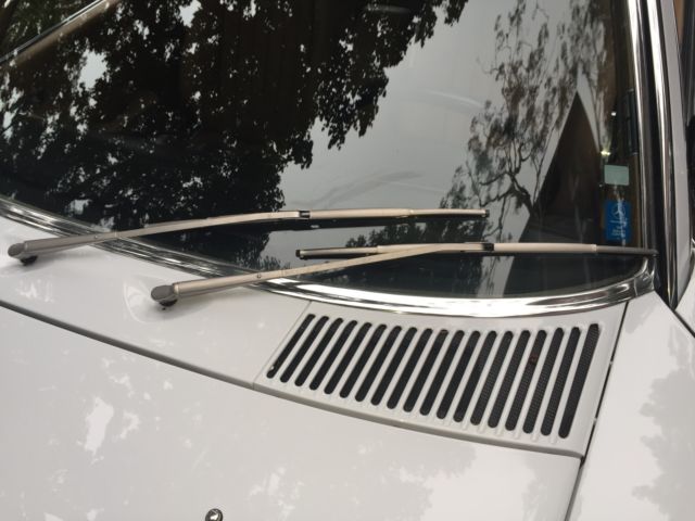 1987 White Mercedes-Benz 500-Series Convertible