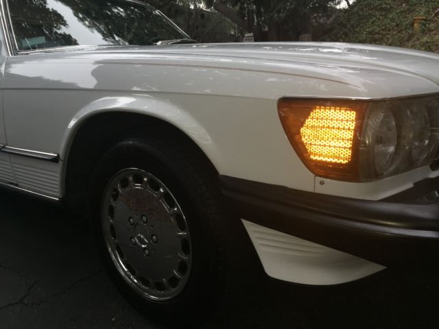 1987 White Mercedes-Benz 500-Series Convertible