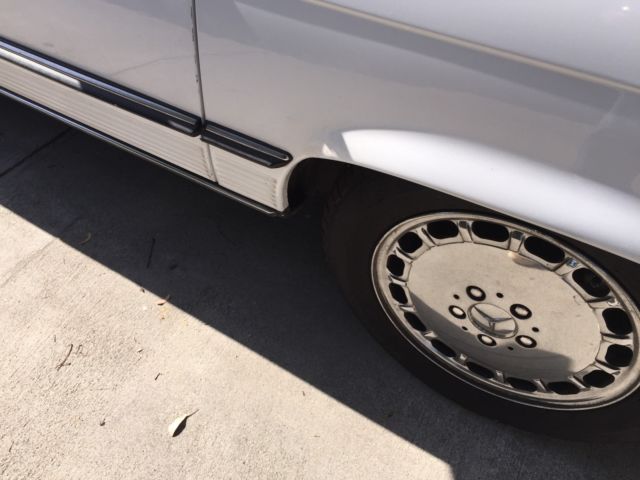 1987 White Mercedes-Benz 500-Series Convertible